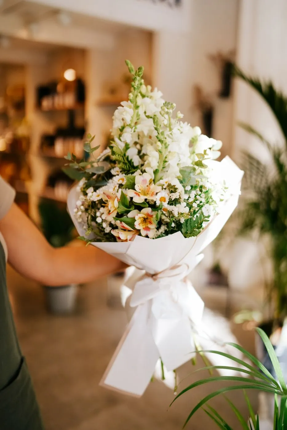 Ramo blanco de flores frescas